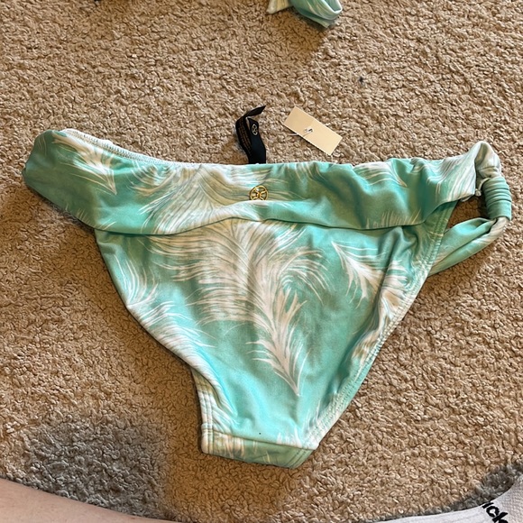 Bathing suit - Picture 6 of 7